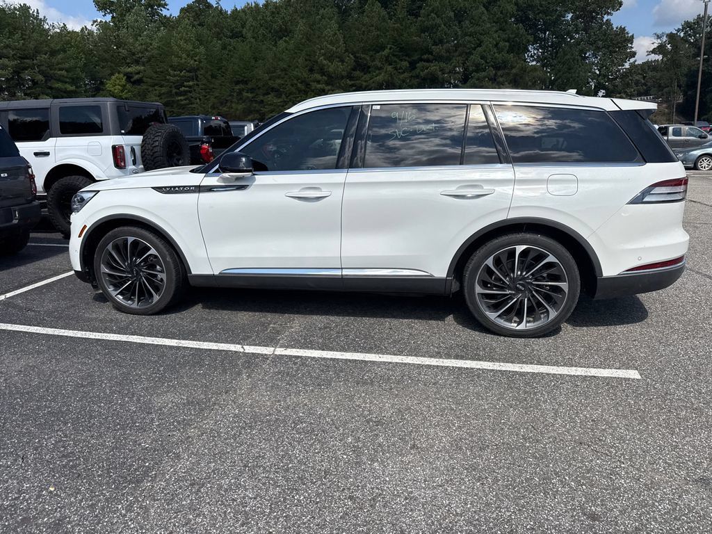 Used 2020 Lincoln Aviator Reserve w/ Equipment Group 202A AWD/4WD image 11