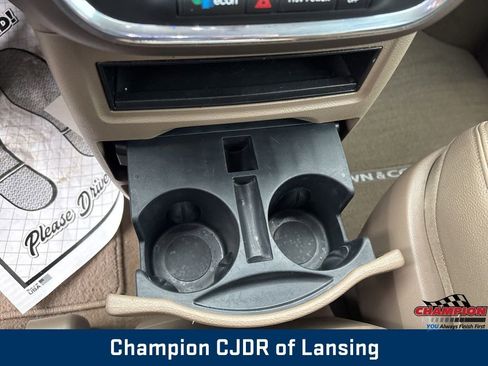 Used 2016 Chrysler Town & Country Touring image 36