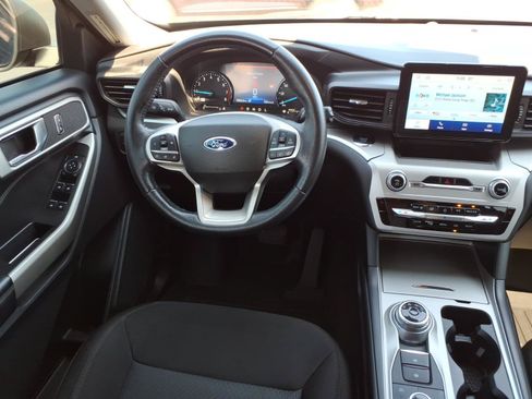 Used 2022 Ford Explorer XLT AWD/4WD image 17