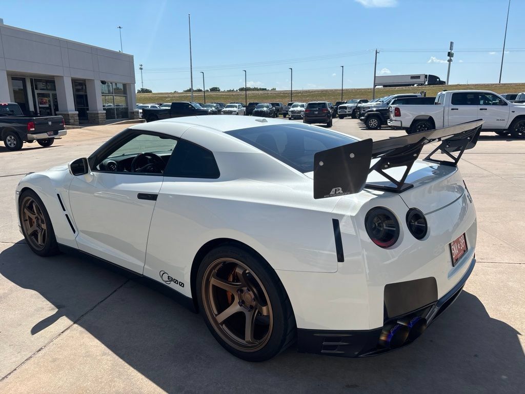 Used 2015 Nissan GT-R Premium AWD/4WD image 4