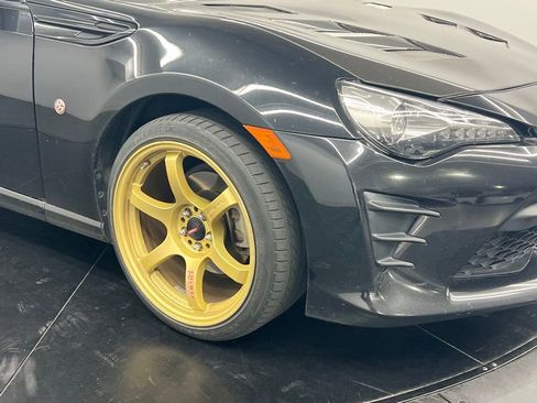 Used 2017 Toyota 86 RWD image 8