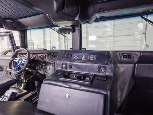 Used 1998 HUMMER H1 4-Door Wagon image 25