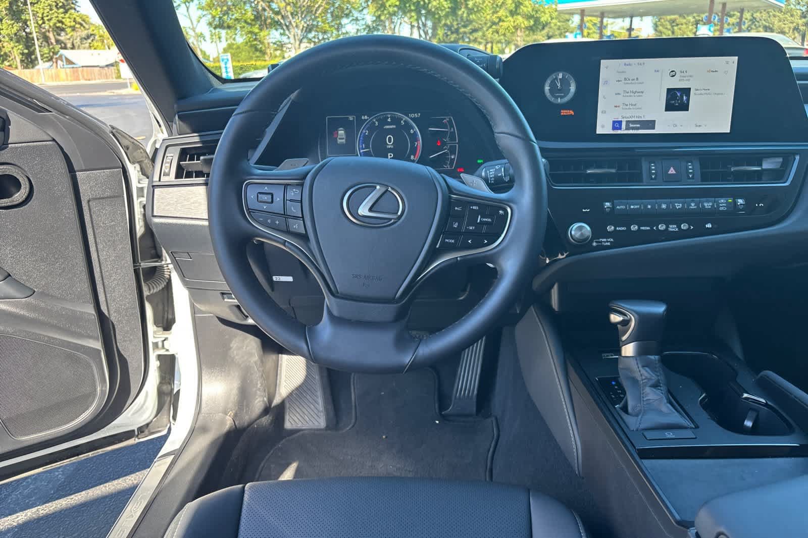 Used 2025 Lexus ES 350 w/ Accessory Package (Z2) FWD image 15