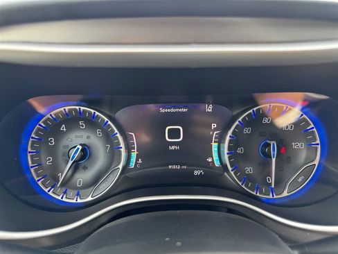 Used 2022 Chrysler Pacifica Touring-L FWD image 13