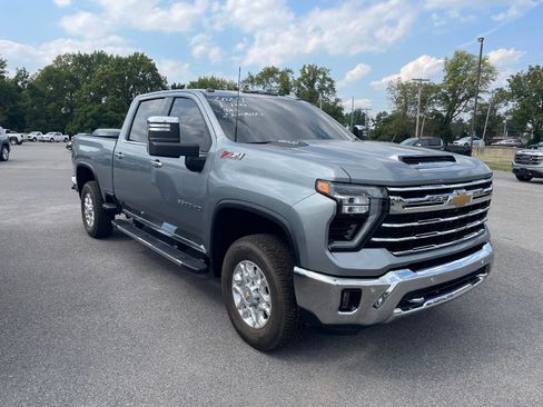 Used 2024 Chevrolet Silverado 3500 LTZ w/ LTZ Plus Package image 5