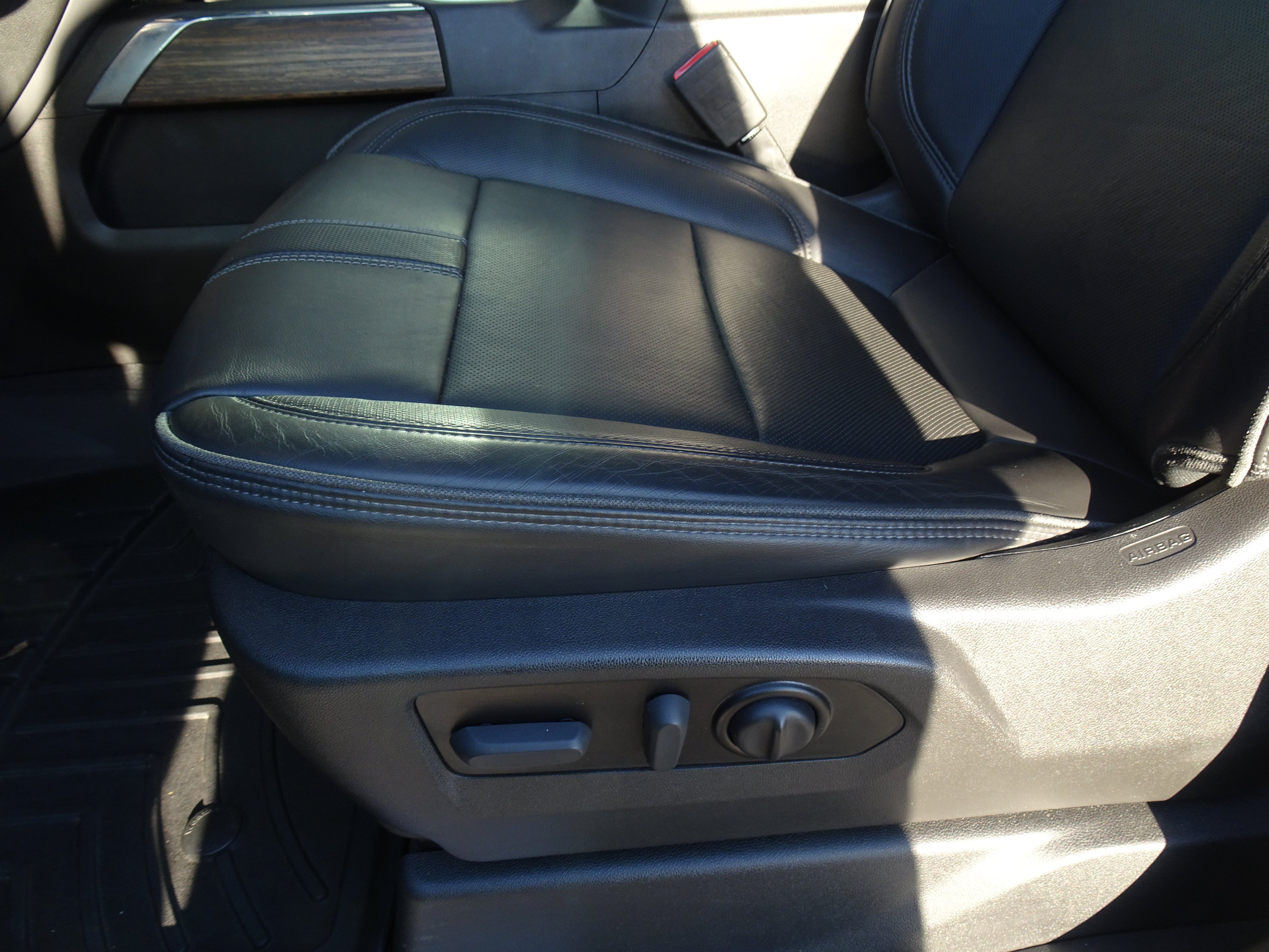 Used 2022 Chevrolet Silverado 2500 High Country w/ LPO, Dark Essentials Package AWD/4WD image 10