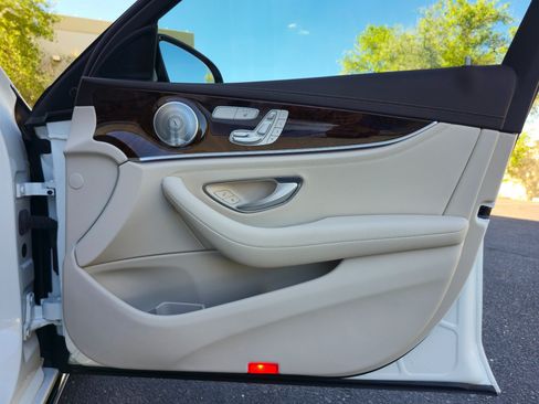 Used 2018 Mercedes-Benz E 400 4MATIC Wagon image 20