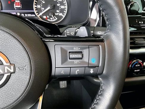 Used 2024 Nissan Pathfinder SL w/ Lighting Package (N92) image 11