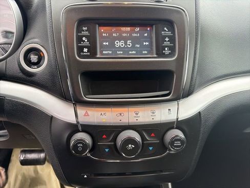 Used 2020 Dodge Journey SE FWD image 12