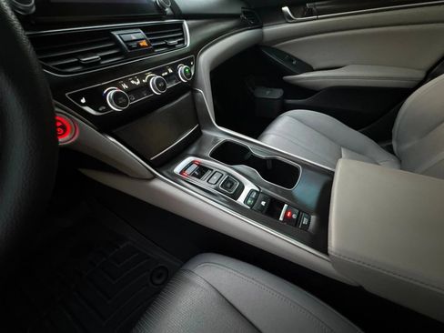 Used 2018 Honda Accord EX image 23
