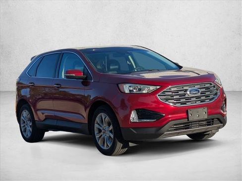 Used 2019 Ford Edge Titanium w/ Cold Weather Package image 3