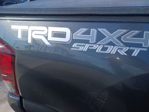 Used 2019 Toyota Tacoma TRD Sport image 3