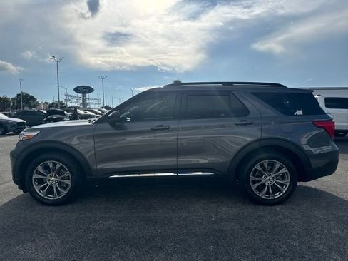 Used 2022 Ford Explorer XLT w/ Equipment Group 202A RWD image 2