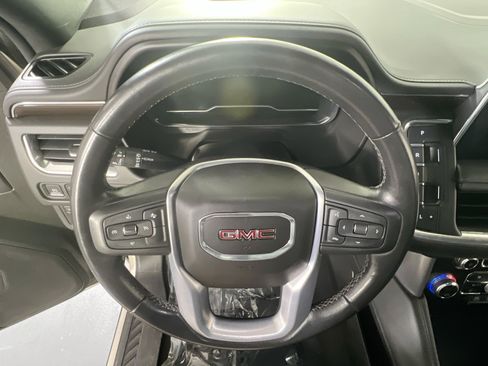 Used 2022 GMC Yukon XL SLE image 11