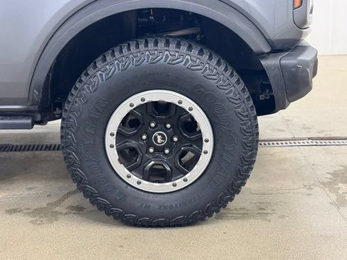 Used 2023 Ford Bronco Badlands w/ Sasquatch Package AWD/4WD image 4