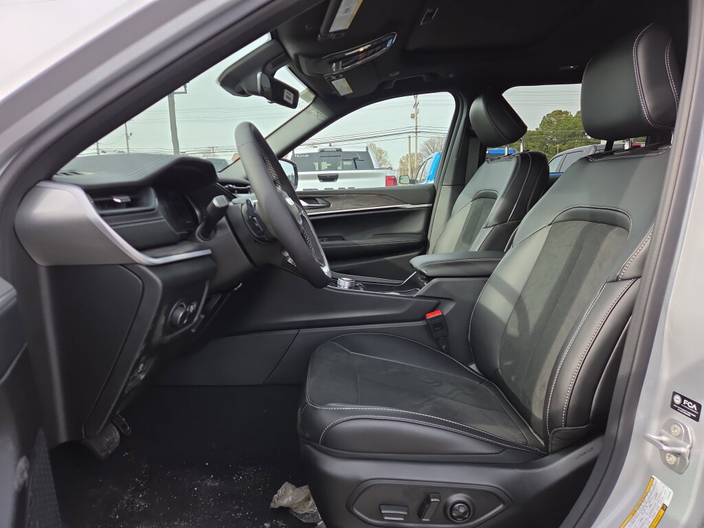 New 2026 Jeep Grand Cherokee Altitude RWD image 6