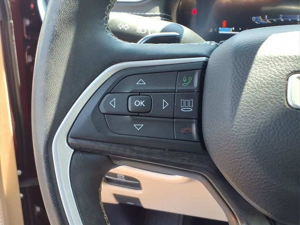 Used 2023 Jeep Grand Cherokee Limited w/ Luxury Tech Group II RWD image 13