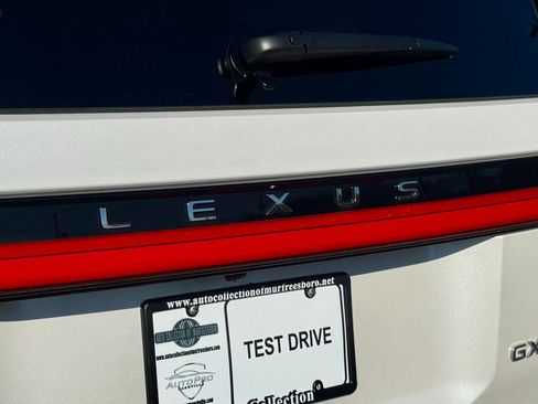 Used 2025 Lexus GX 550 AWD/4WD image 13