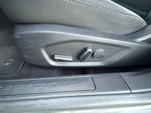 Used 2019 Ford Fusion SE image 21