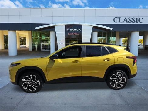 Used 2025 Chevrolet Trax RS w/ Driver Confidence Package image 5