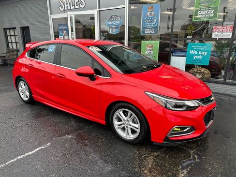 Used 2017 Chevrolet Cruze LT w/ Convenience Package image 3