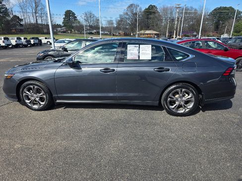 Used 2023 Honda Accord EX image 6