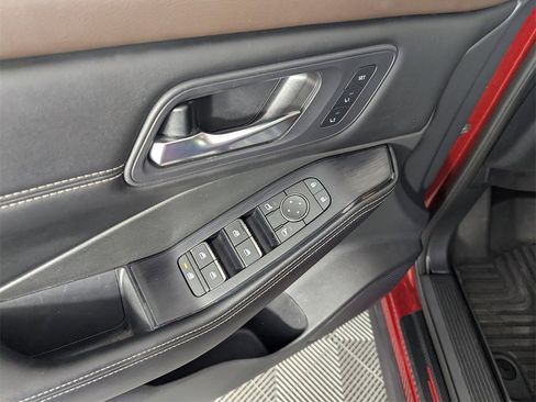 Used 2023 Nissan Rogue SL w/ SL Premium Package image 19