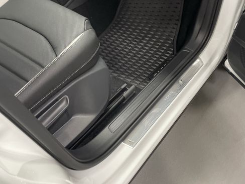 New 2025 Volkswagen Taos SEL image 9