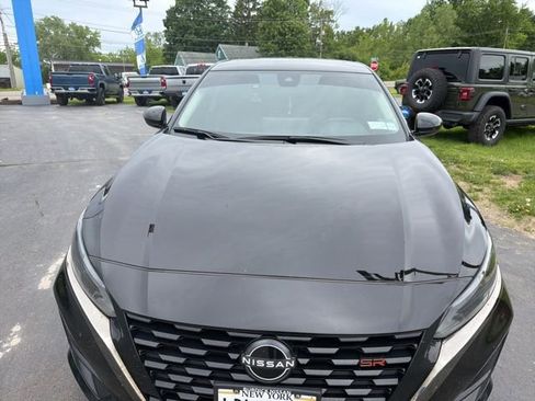 Used 2024 Nissan Altima 2.5 SR w/ SR Premium Package AWD/4WD image 3