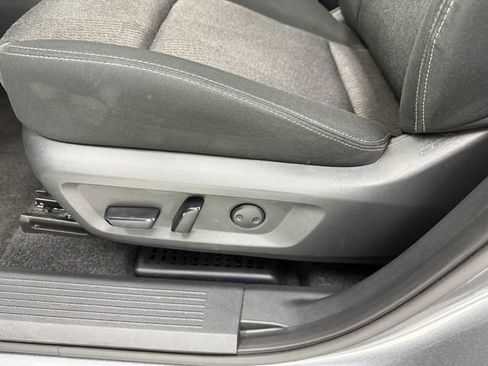 Used 2024 Nissan Rogue SV FWD image 27