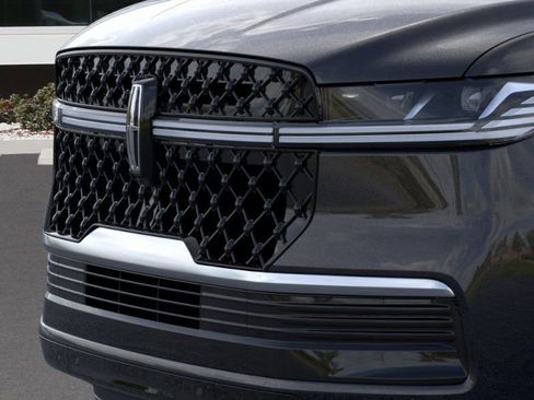 New 2025 Lincoln Navigator L Reserve w/ Jet Appearance Package AWD/4WD image 17