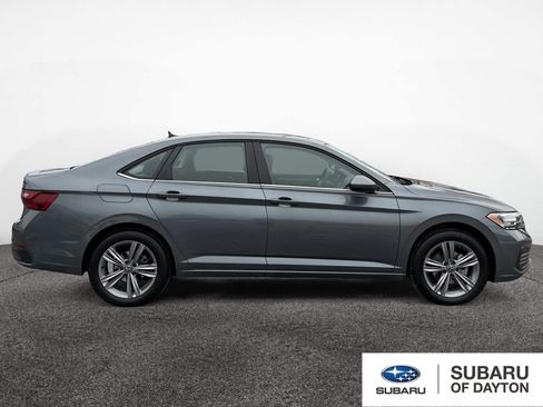 Used 2023 Volkswagen Jetta SE image 6