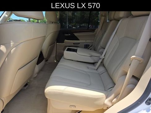 Used 2021 Lexus LX 570 4WD w/ Luxury Package image 18