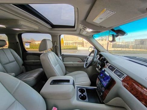 Used 2007 Chevrolet Suburban 2500 LT w/ LT Preferred Equipment Group image 44