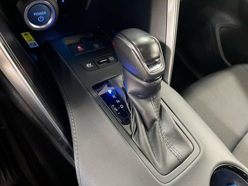 Used 2022 Toyota Venza LE AWD/4WD image 17