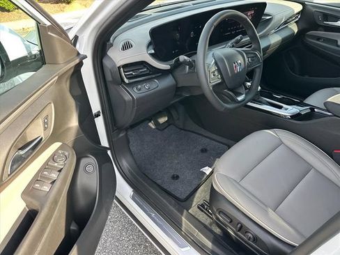 Used 2026 Buick Envista Avenir FWD image 17