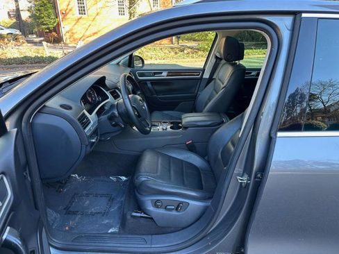 Used 2015 Volkswagen Touareg VR6 image 20