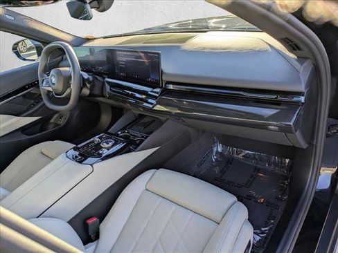 Certified 2025 BMW 530i image 21