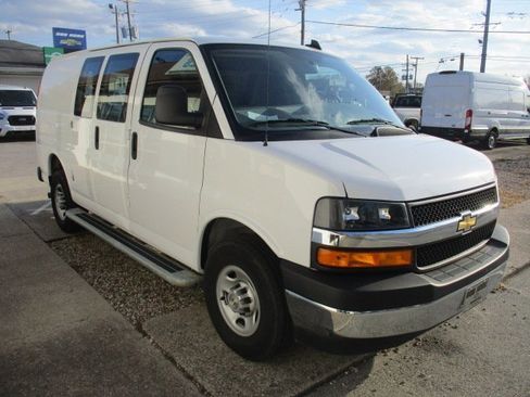 Used 2024 Chevrolet Express 2500 w/ Driver Convenience Package image 3