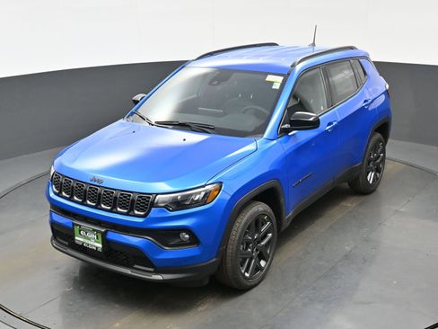New 2026 Jeep Compass Latitude image 18
