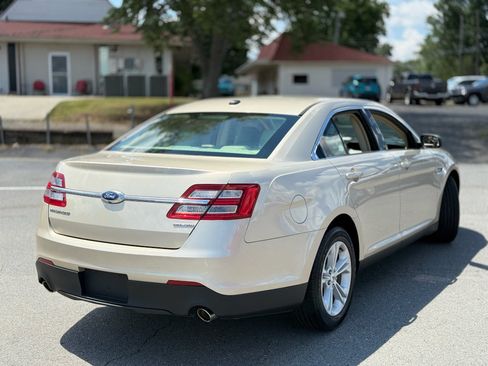 Used 2018 Ford Taurus SE FWD image 7