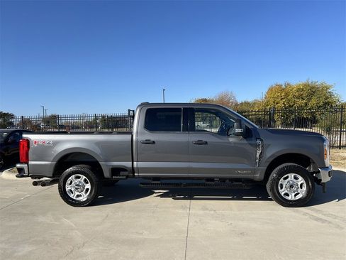 Used 2025 Ford F250 XLT w/ FX4 Off-Road Package image 3