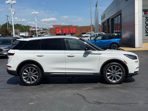 Used 2022 Lincoln Corsair AWD w/ Premium Package image 3
