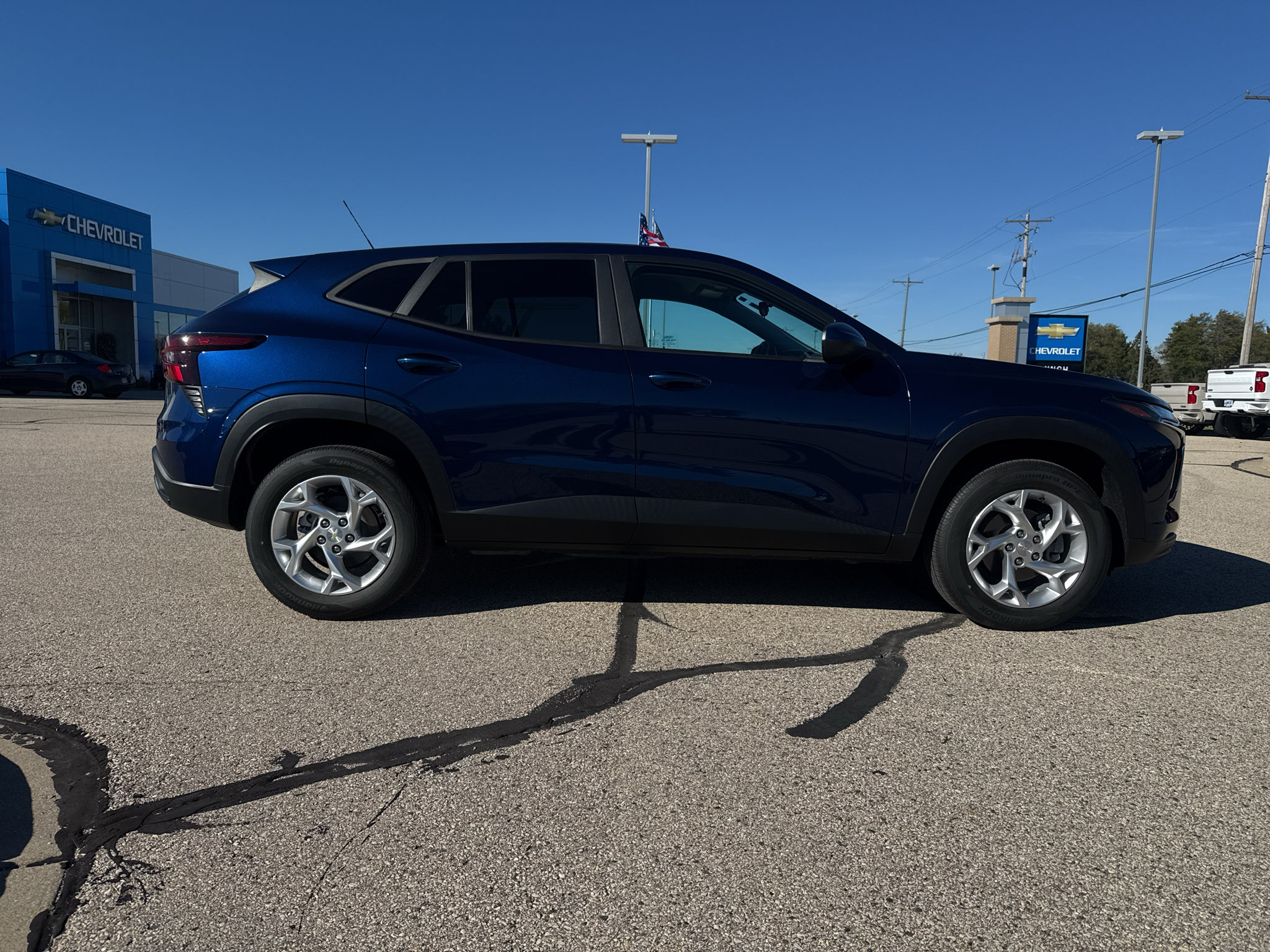 Used 2024 Chevrolet Trax LS w/ LS Convenience Package FWD image 5