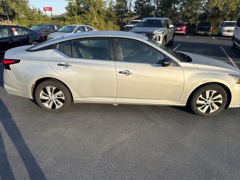 Used 2024 Nissan Altima 2.5 S image 4
