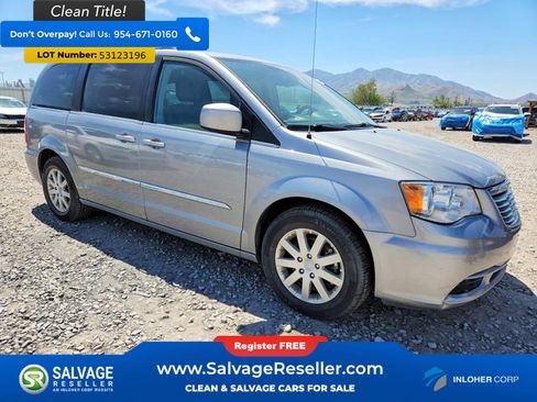 Used 2016 Chrysler Town & Country Touring FWD image 5