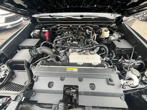 Used 2025 Toyota Tacoma TRD Off-Road image 30