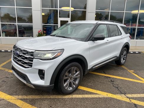 Used 2025 Ford Explorer Active w/ Active Comfort Package AWD/4WD image 1