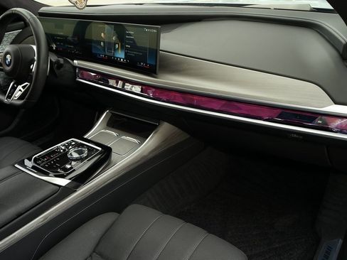 Used 2023 BMW 760i xDrive image 11