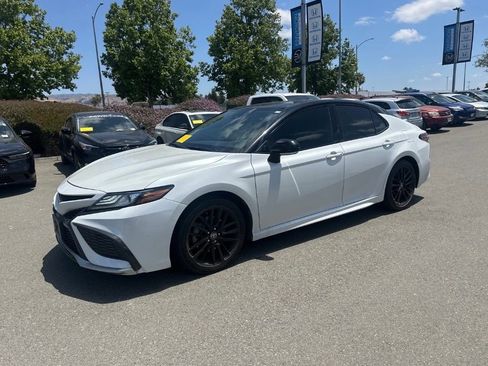 Used 2023 Toyota Camry XSE FWD image 5
